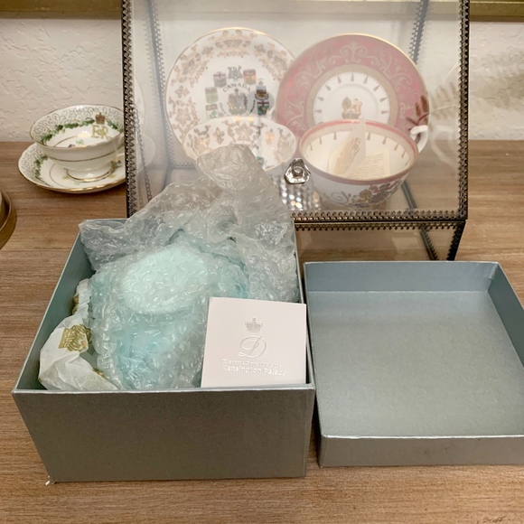 Kensington Palace Created In Memory Of Lady D. - Picture 6 of 7